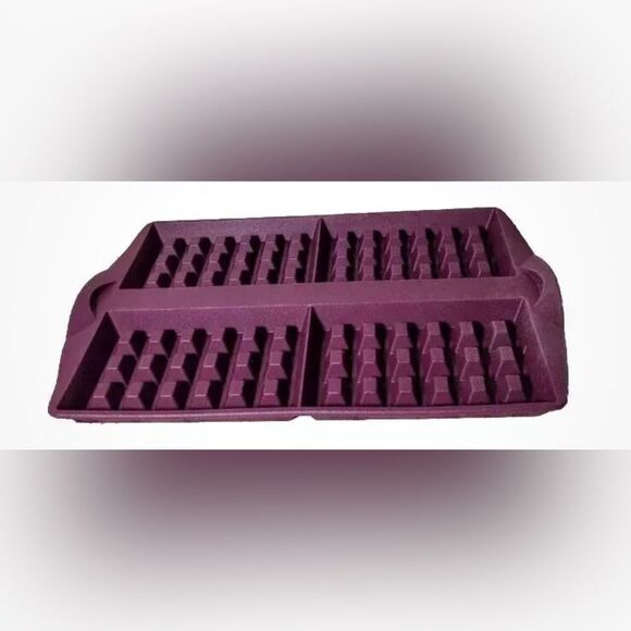 New Tupperware Silicone Waffle Form Pan - Picture 1 of 9